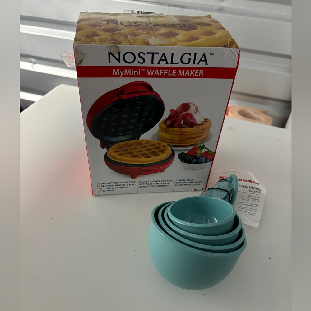 Measuring cups and waffle maker